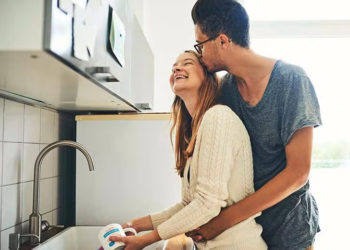6 Healthy Dating Habits To Spring Clean Your Love Life